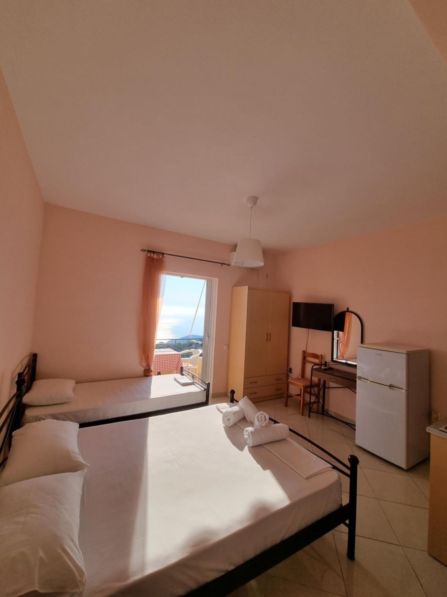 Let Rooms Lukova מראה חיצוני תמונה