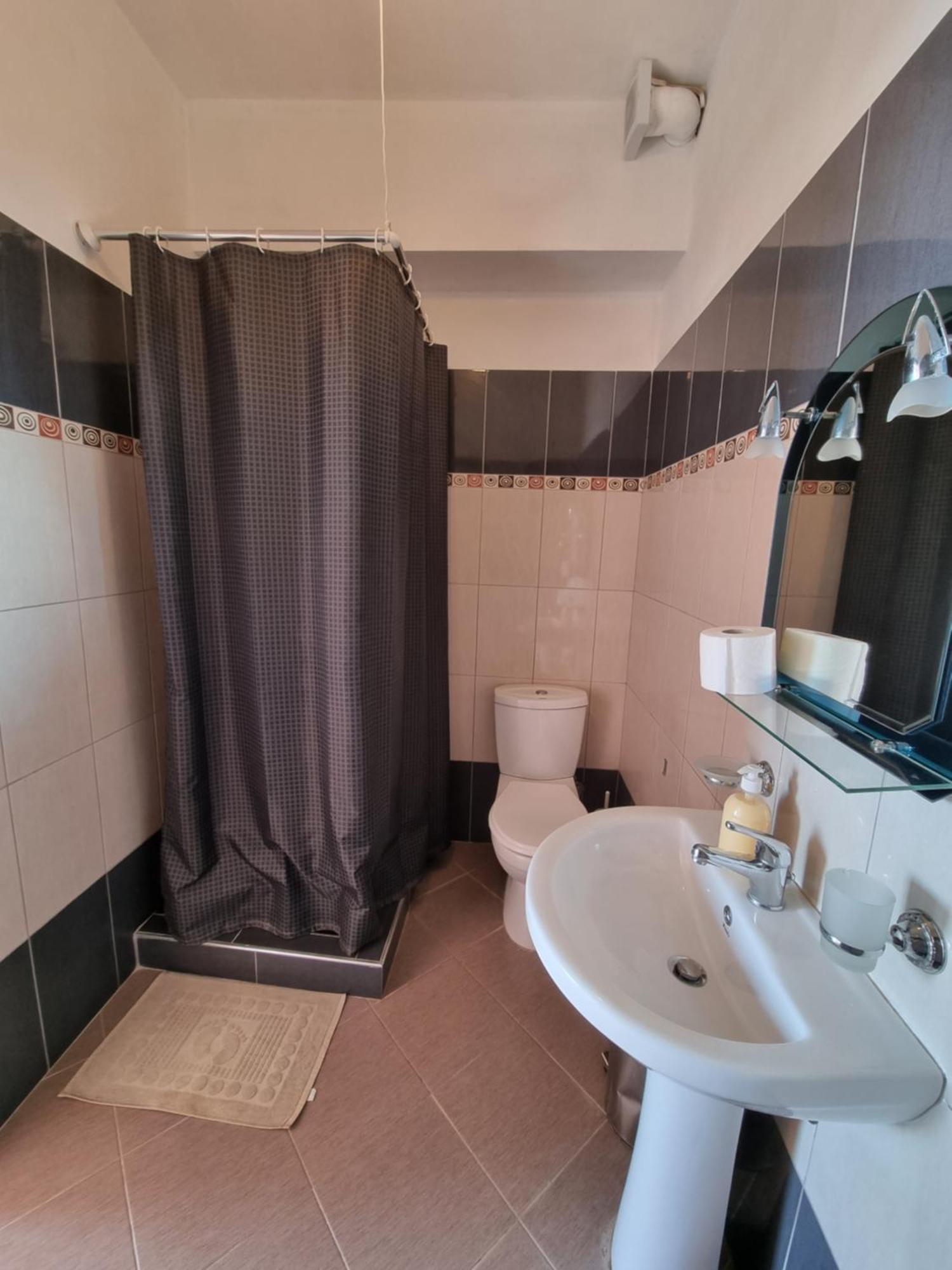 Let Rooms Lukova מראה חיצוני תמונה