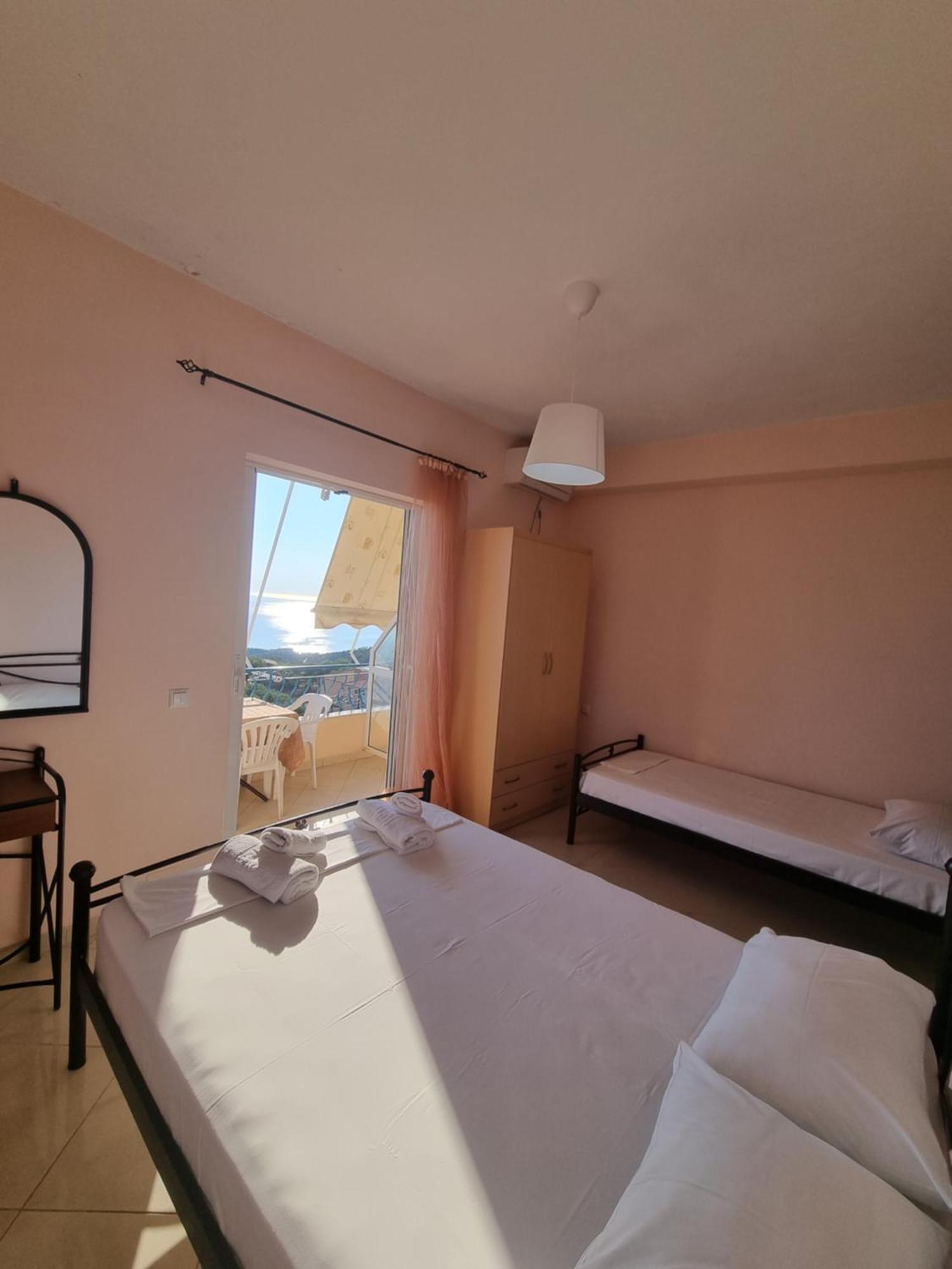 Let Rooms Lukova מראה חיצוני תמונה