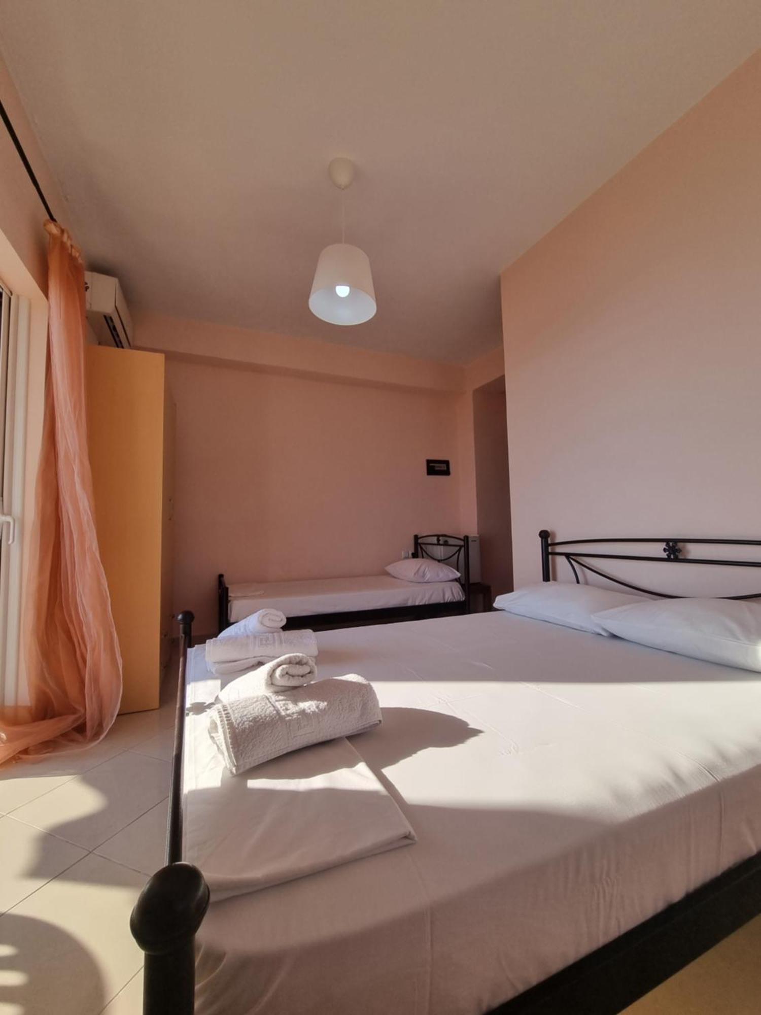 Let Rooms Lukova מראה חיצוני תמונה
